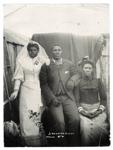 結婚式グループ、1890年頃（ゼラチンシルバープリント） 作： Joe Barnett
